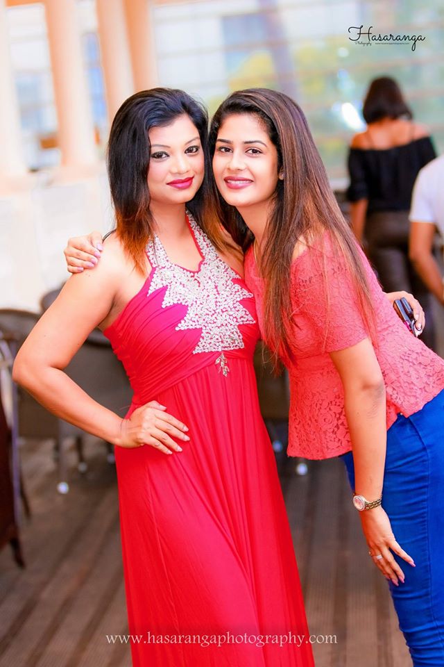 Mrs Srilanka 2016 Please bring love and Joy Udari Perera